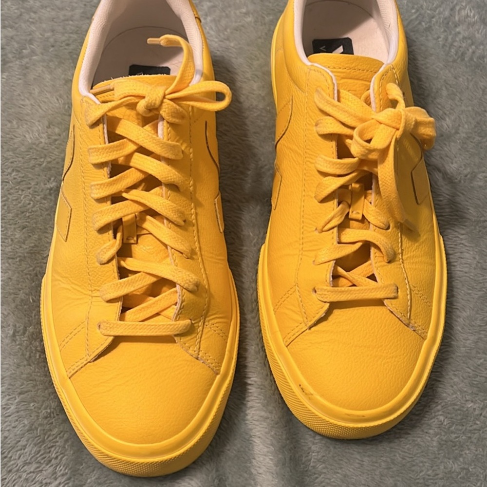 Veja’s Size 8